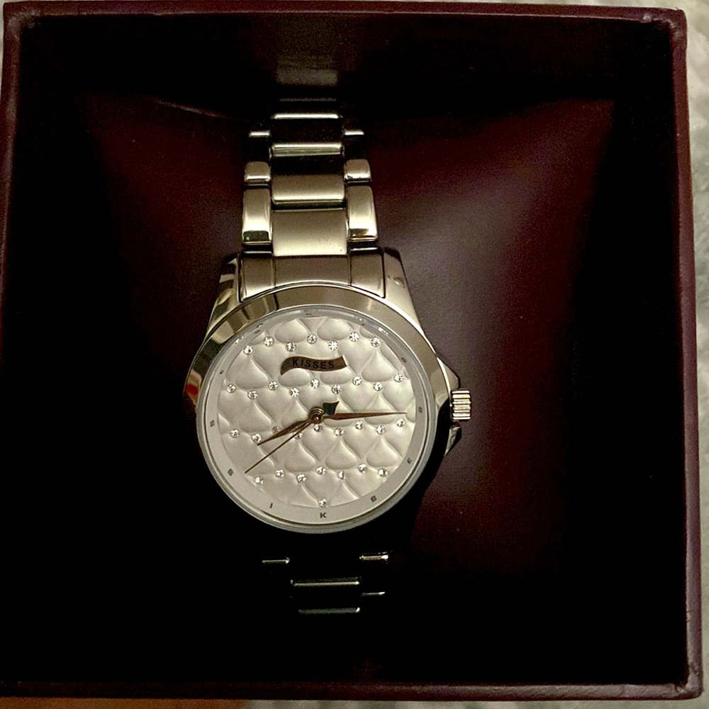 Silver chain Hershey Kiss Watch NWT